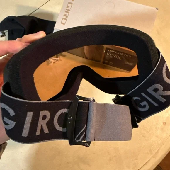 Giro Black Frame Ski/Snow Goggles with Dark Tinted Lens - Picture 4 of 4